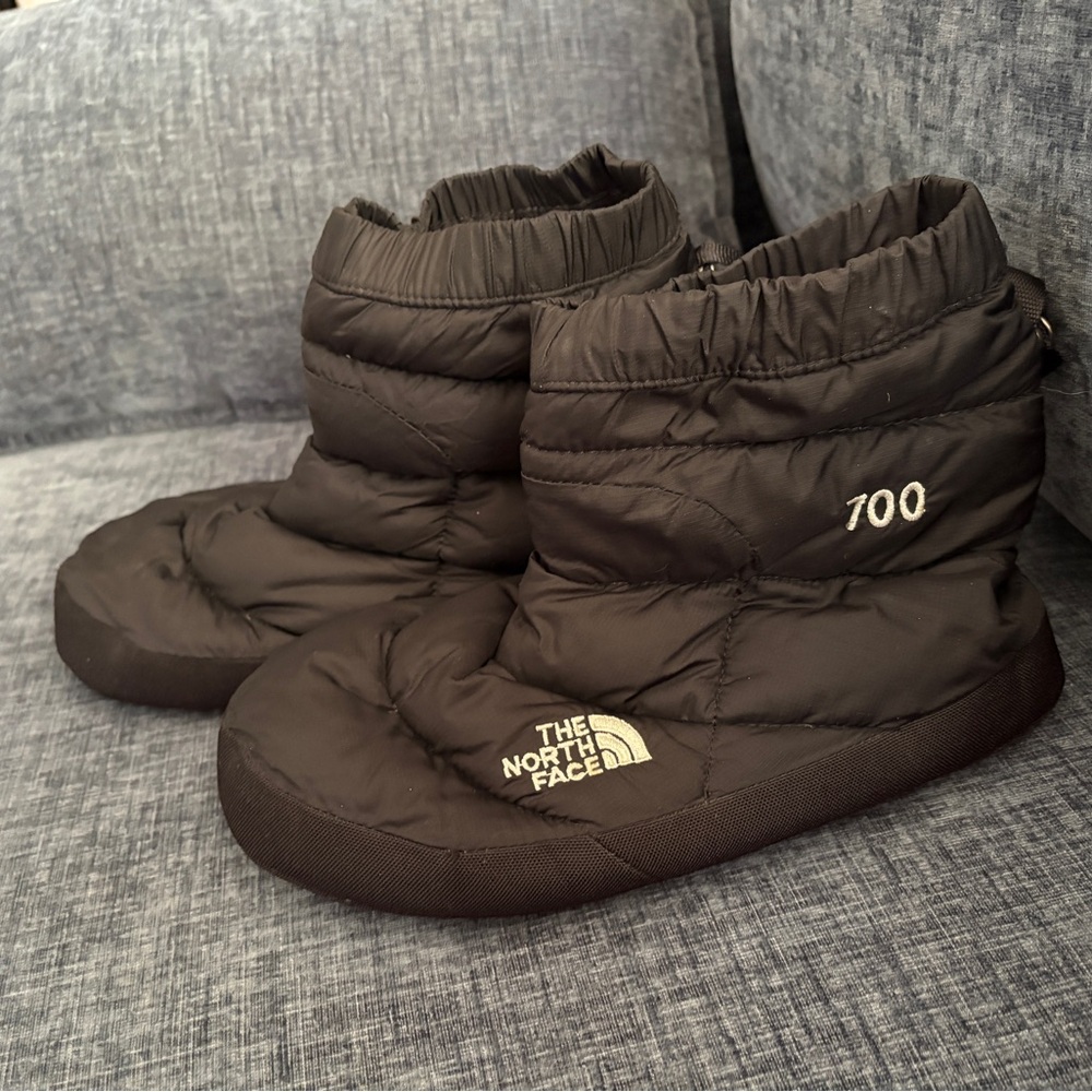 The North Face NSE Tent Booties- Men’s Medium Slippers